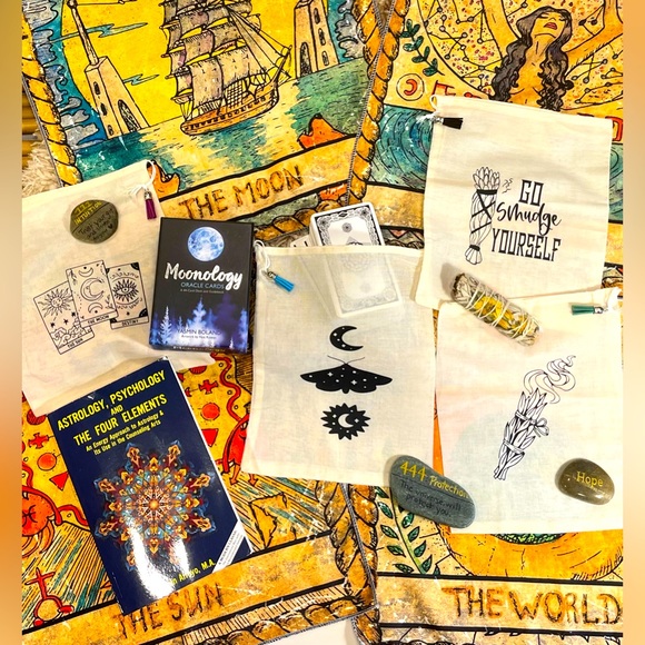 BUNDLE ONLY Light canvas bag with pull close string. 🧿 - Picture 2 of 2